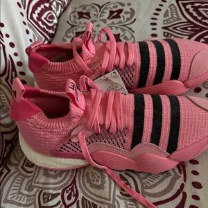 Adidas men’s Vibrant Pink and Black Sneakers